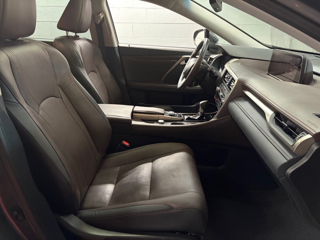 Photo 32 of this LEXUS RX