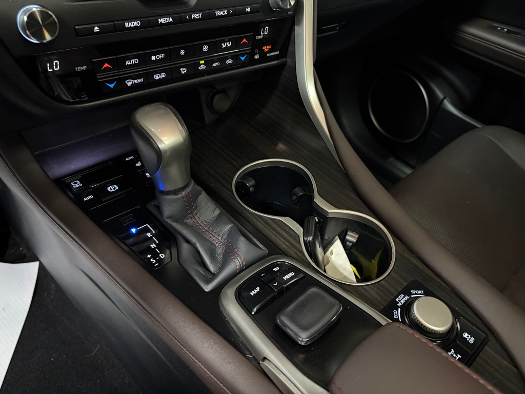 Photo 25 of this LEXUS RX