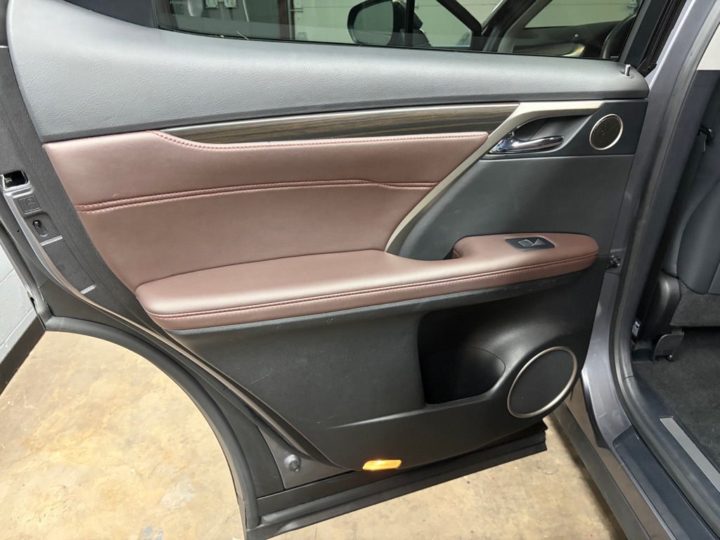 Photo 17 of this LEXUS RX