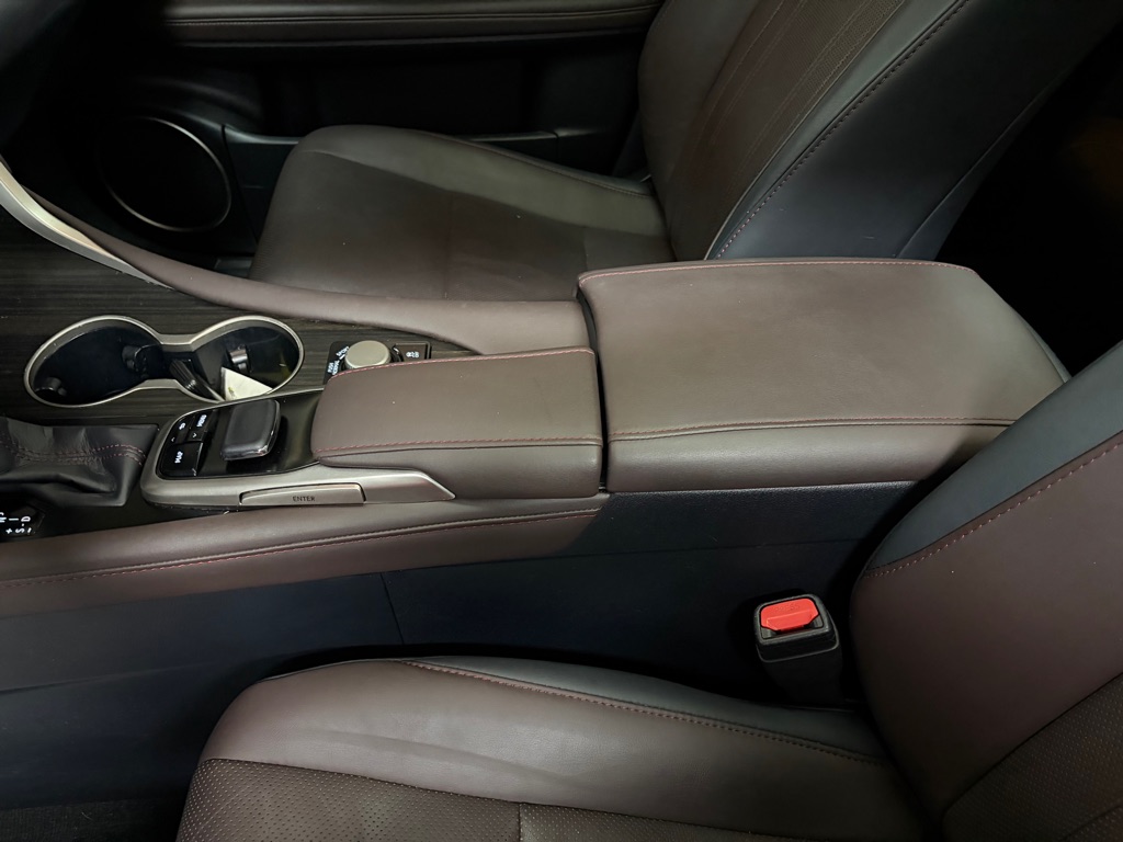Photo 26 of this LEXUS RX