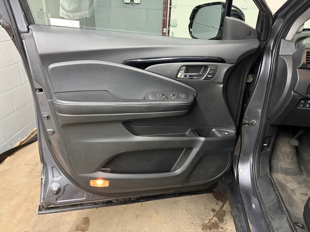 Photo 13 of this HONDA RIDGELINE
