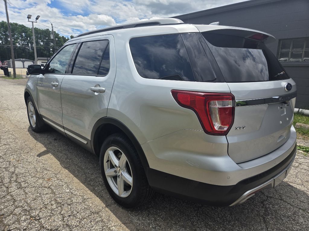 Photo 18 of this FORD EXPLORER