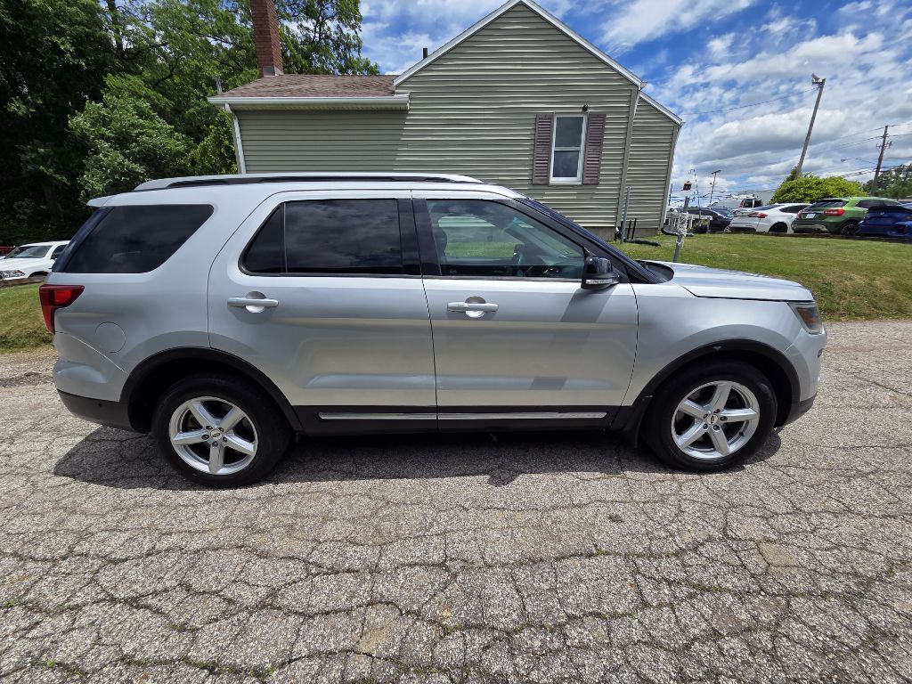 Photo 16 of this FORD EXPLORER
