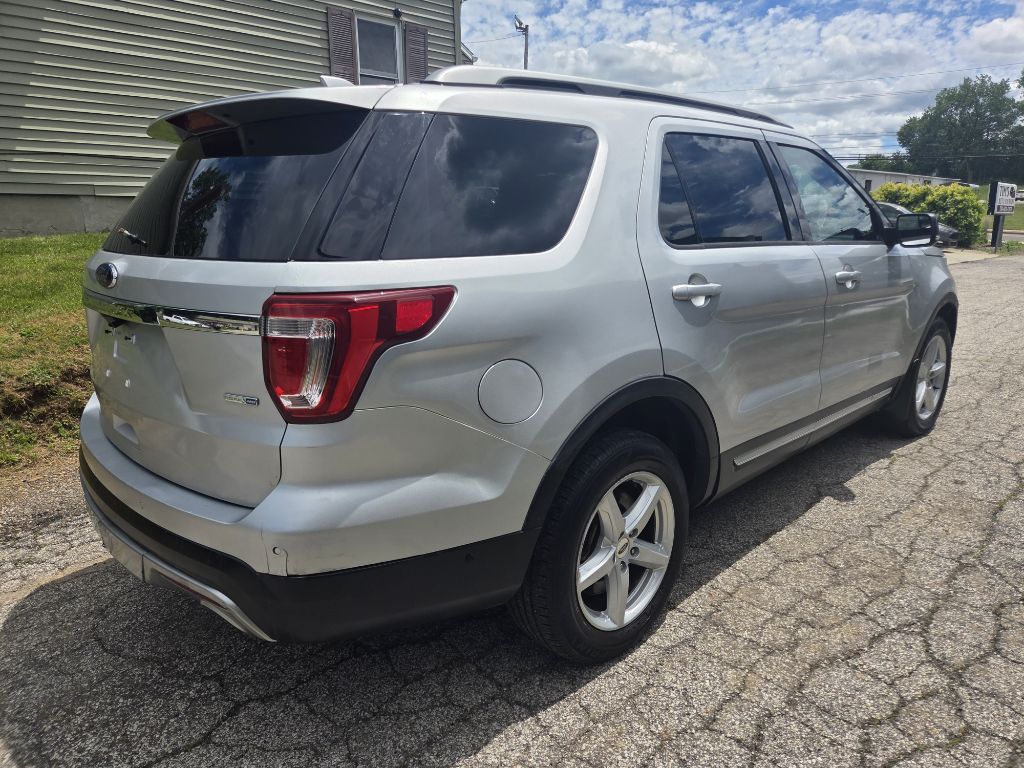 Photo 2 of this FORD EXPLORER