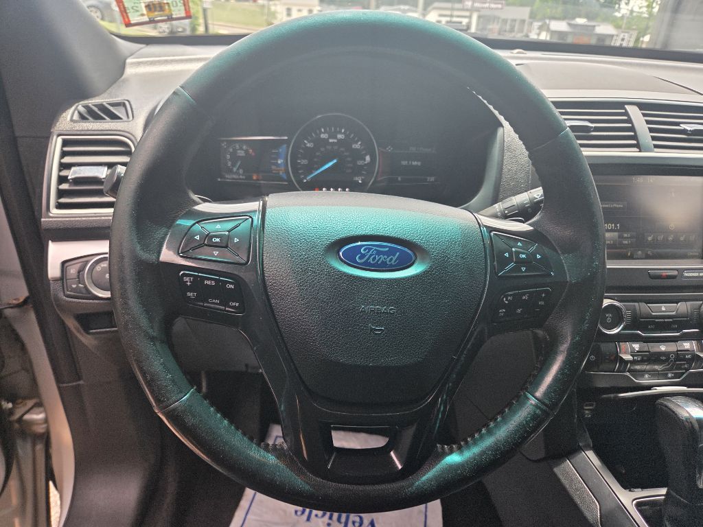 Photo 23 of this FORD EXPLORER