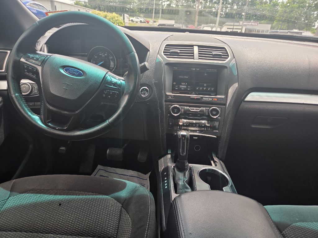 Photo 22 of this FORD EXPLORER