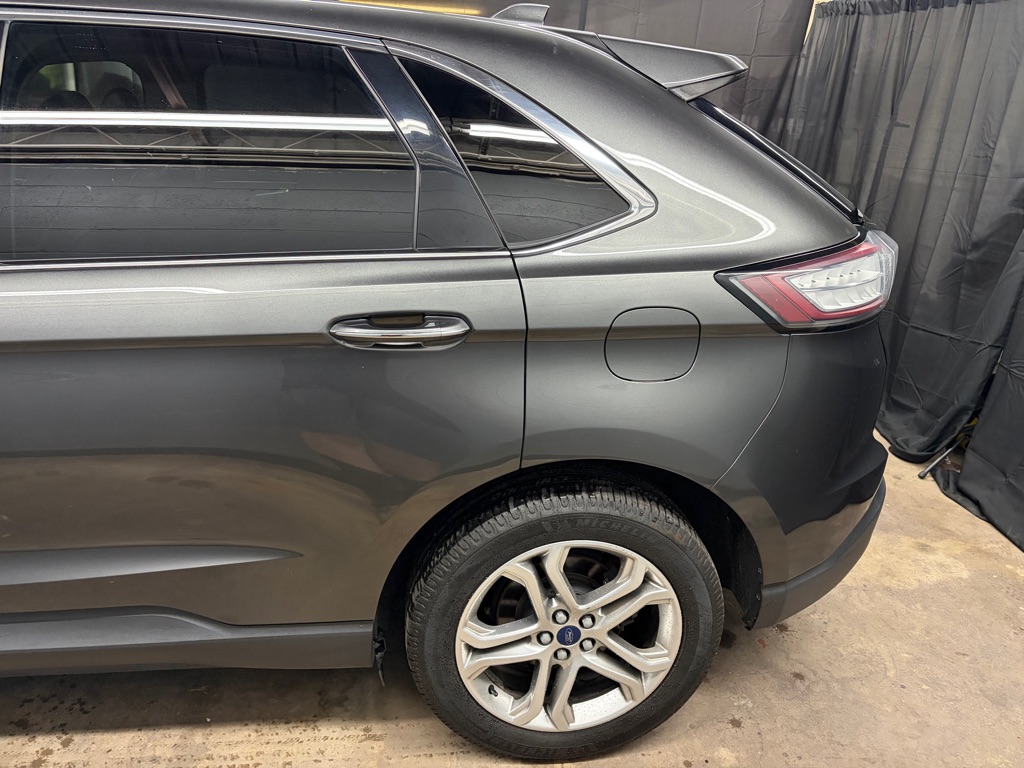 Photo 5 of this FORD EDGE