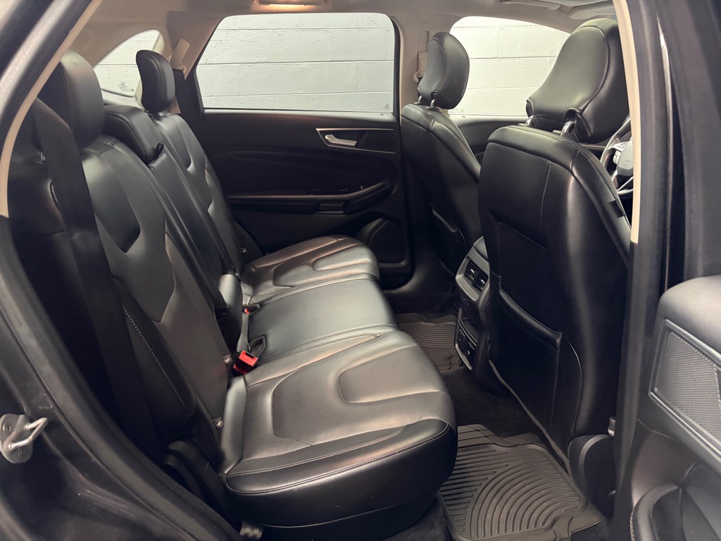 Photo 28 of this FORD EDGE