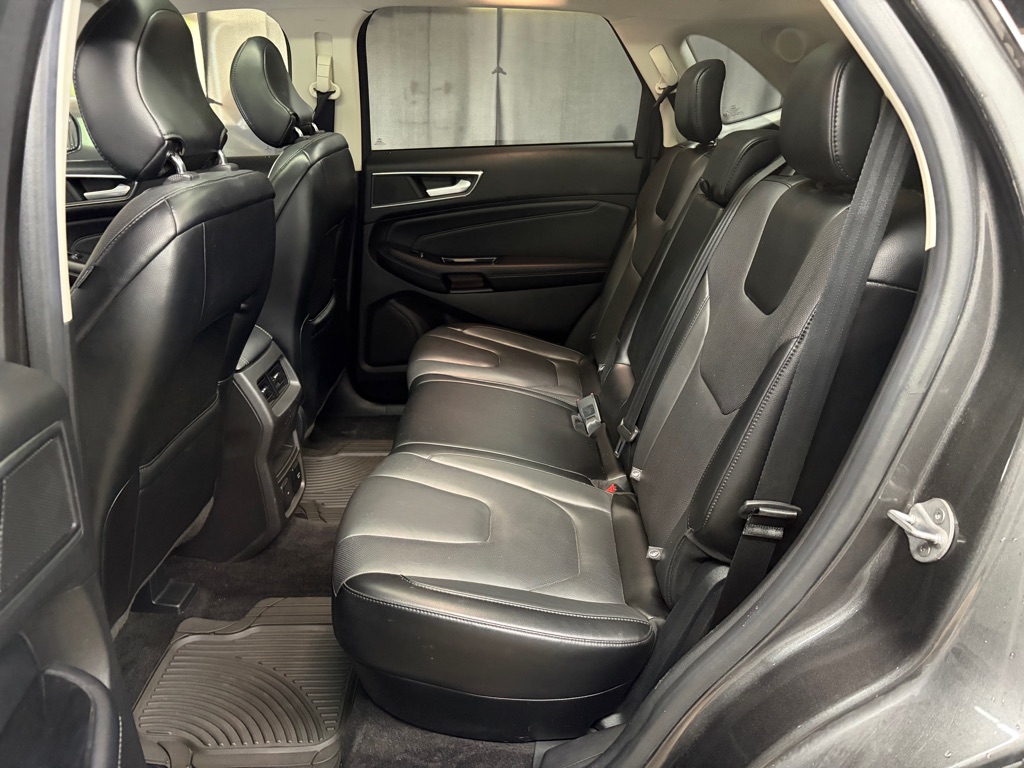 Photo 19 of this FORD EDGE