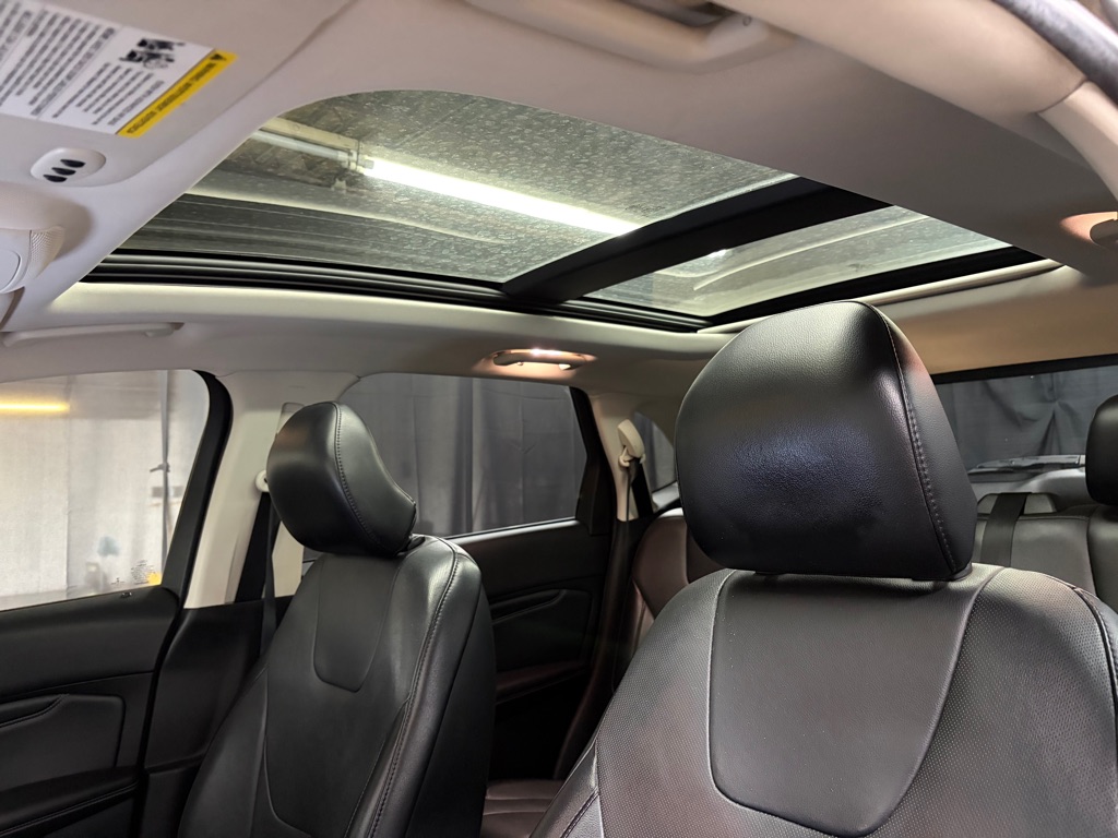 Photo 18 of this FORD EDGE