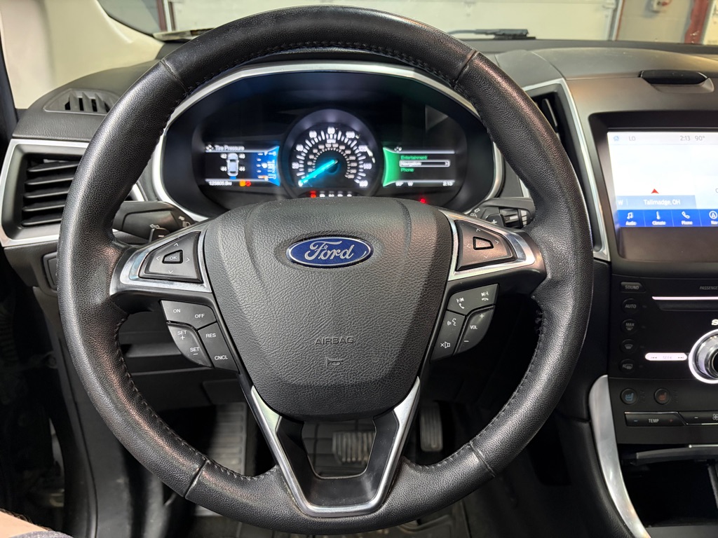 Photo 21 of this FORD EDGE