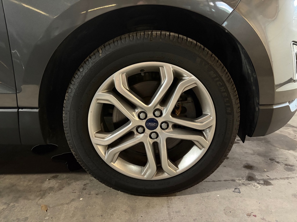 Photo 13 of this FORD EDGE