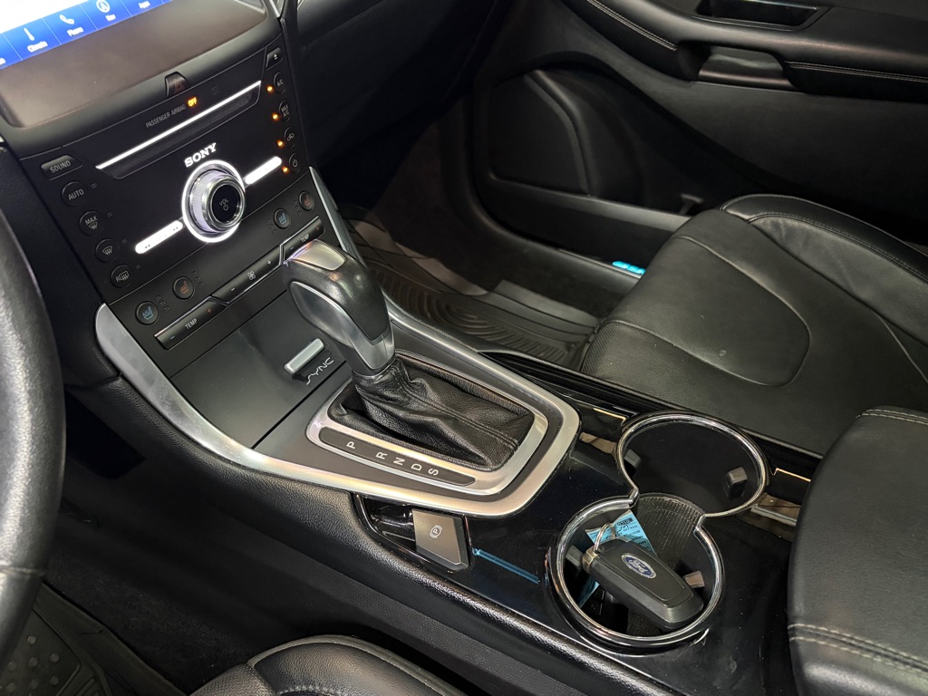 Photo 25 of this FORD EDGE