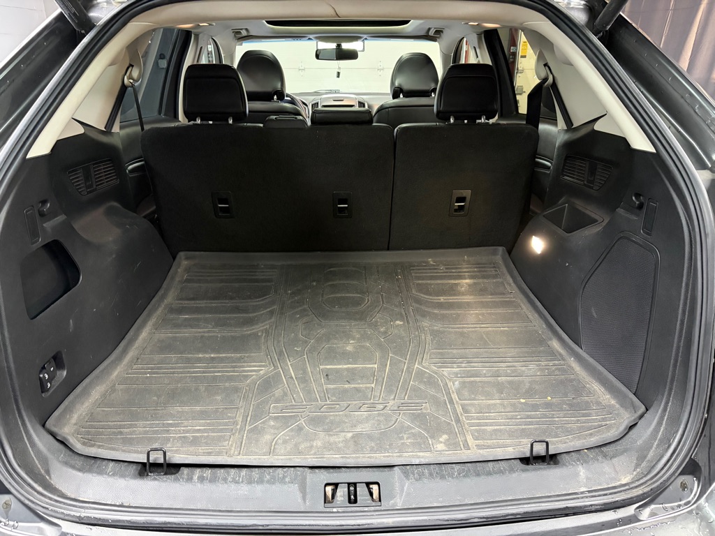 Photo 27 of this FORD EDGE