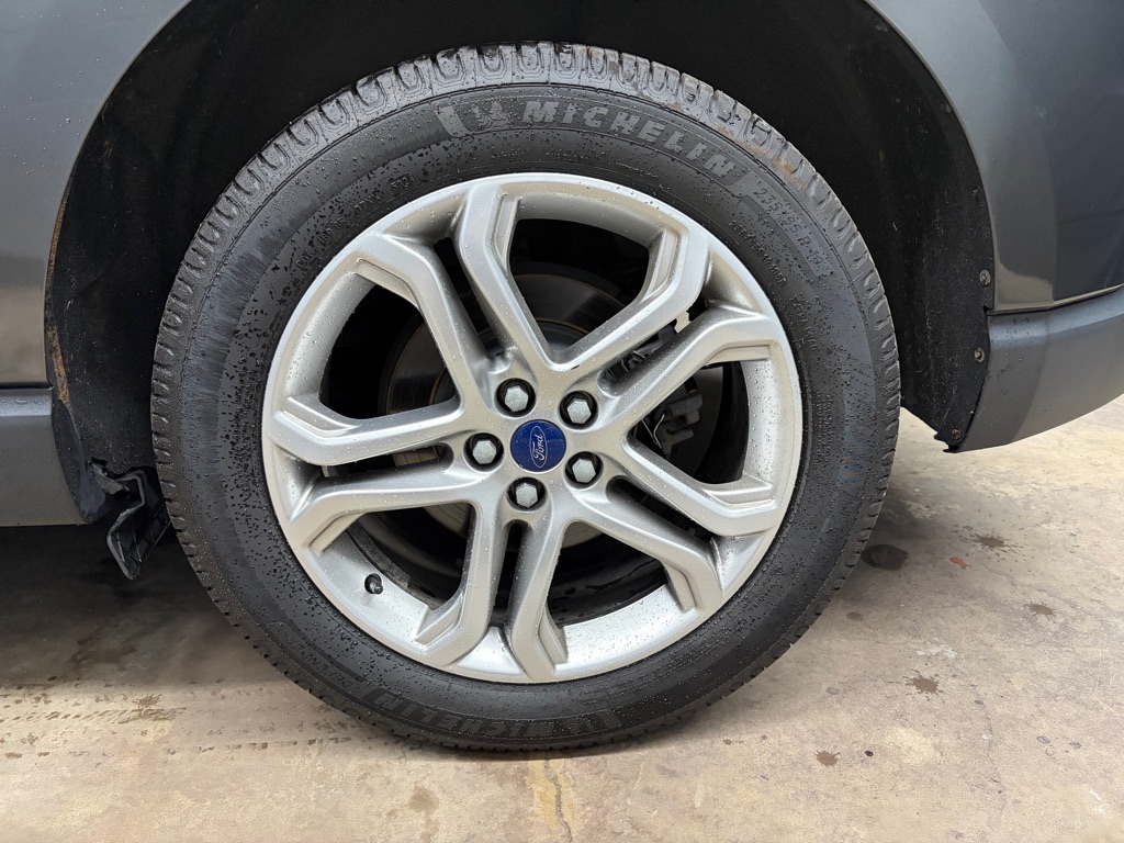 Photo 6 of this FORD EDGE