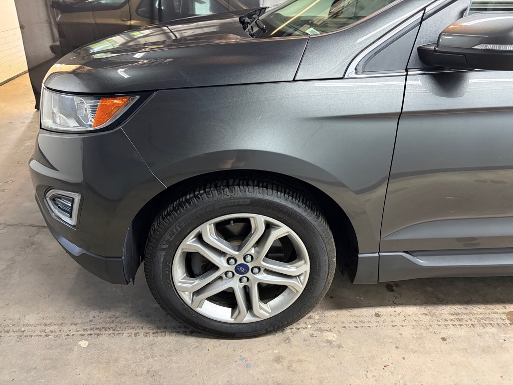 Photo 2 of this FORD EDGE