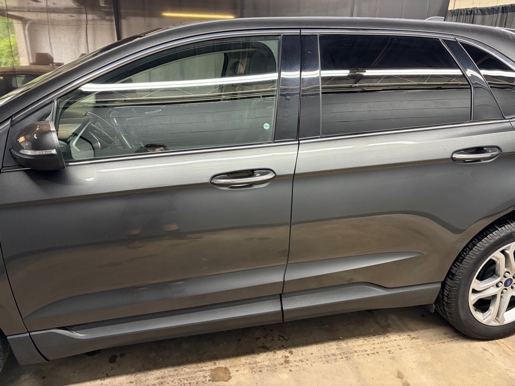 Photo 4 of this FORD EDGE