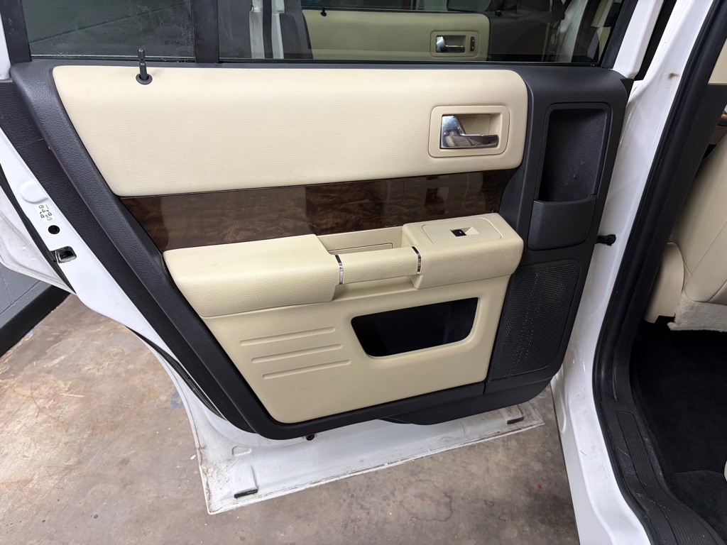 Photo 18 of this FORD FLEX