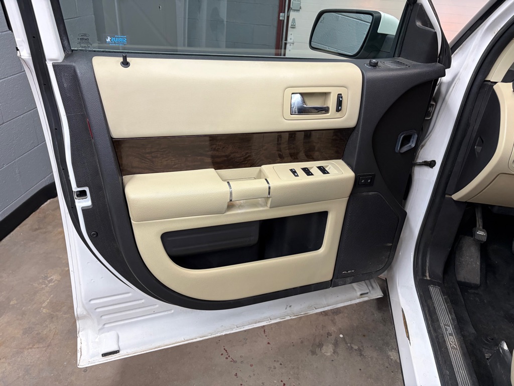 Photo 15 of this FORD FLEX