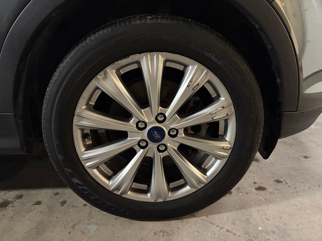 Photo 13 of this FORD ESCAPE