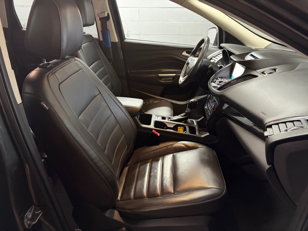 Photo 32 of this FORD ESCAPE