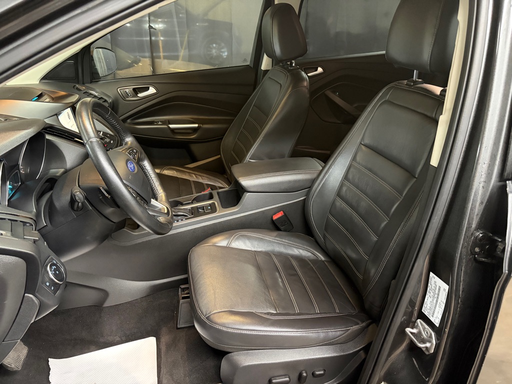 Photo 18 of this FORD ESCAPE
