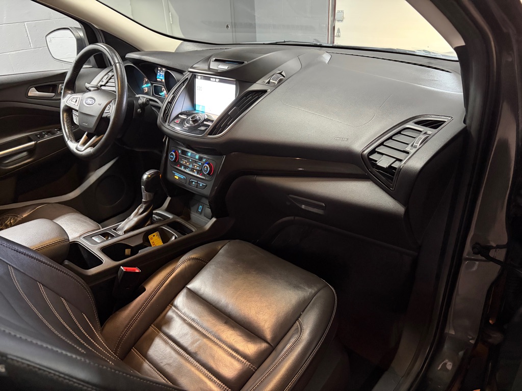 Photo 33 of this FORD ESCAPE