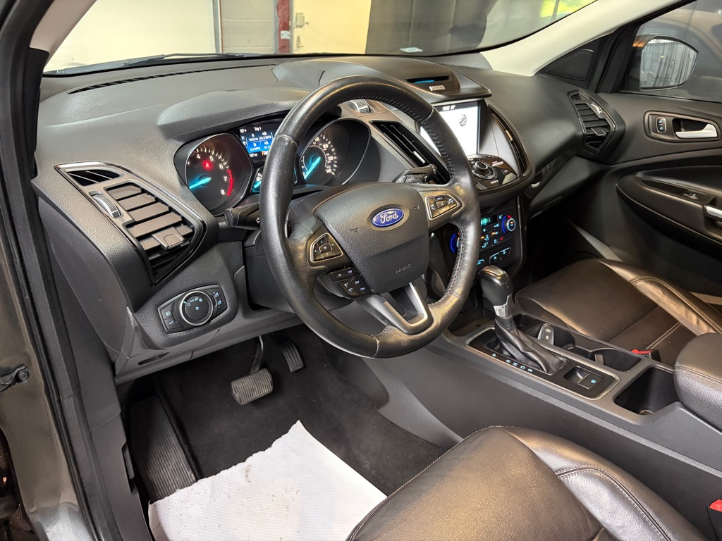 Photo 17 of this FORD ESCAPE