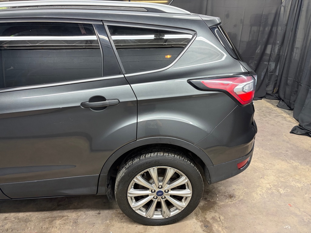 Photo 5 of this FORD ESCAPE