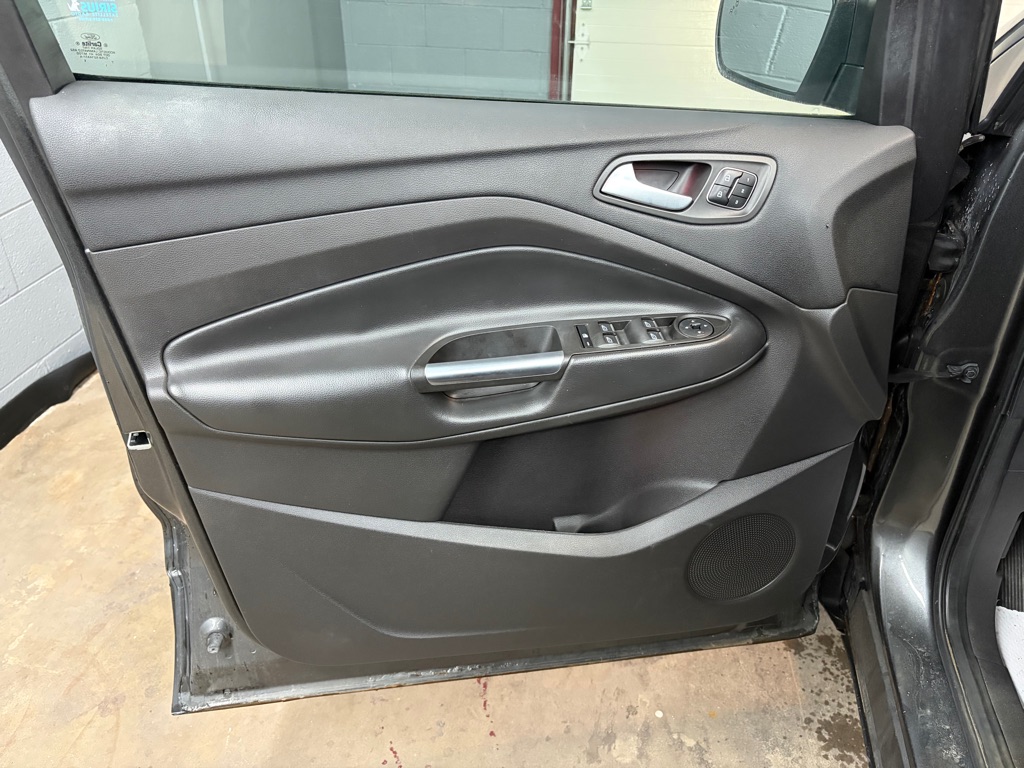 Photo 16 of this FORD ESCAPE