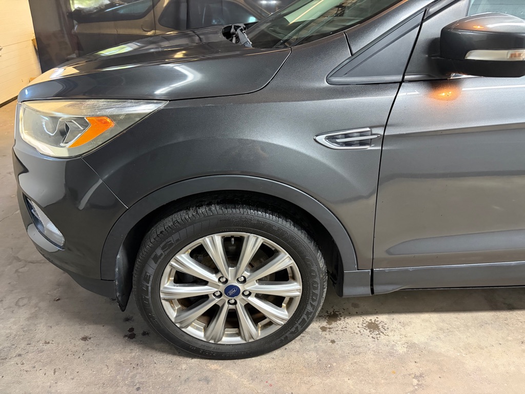 Photo 2 of this FORD ESCAPE