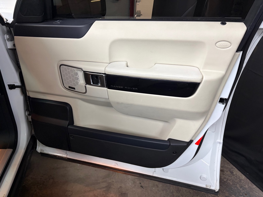 Photo 33 of this LAND ROVER RANGE ROVER