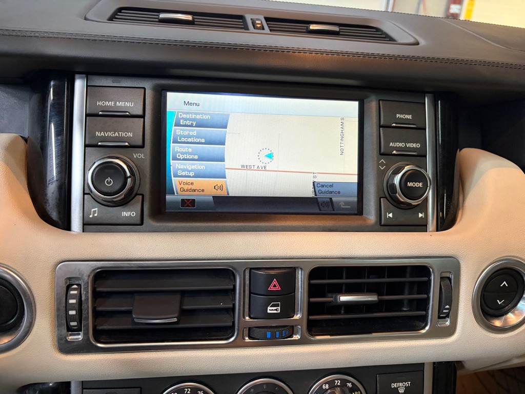 Photo 24 of this LAND ROVER RANGE ROVER
