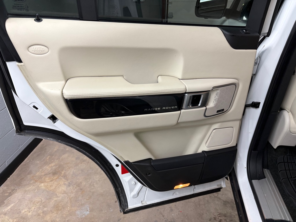 Photo 19 of this LAND ROVER RANGE ROVER