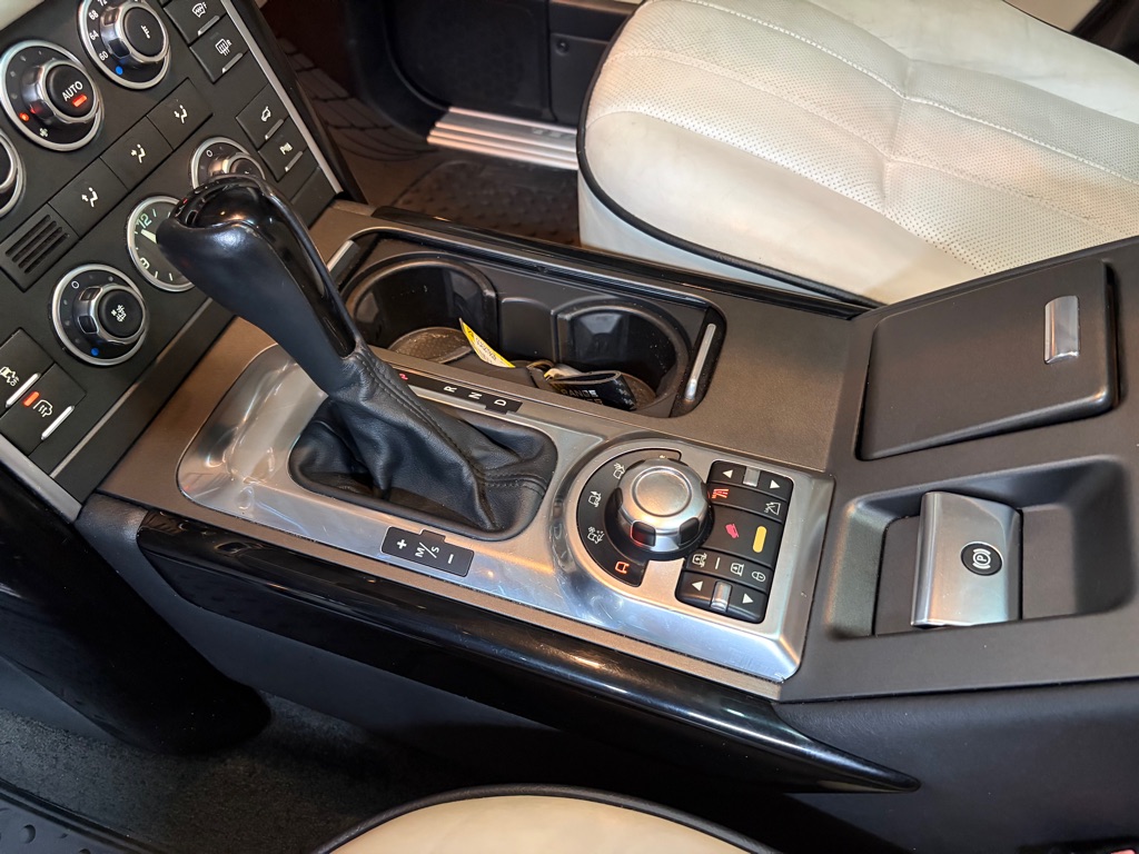 Photo 27 of this LAND ROVER RANGE ROVER