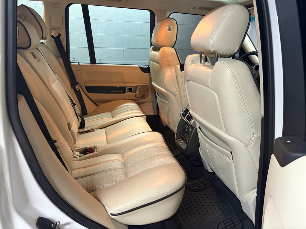 Photo 31 of this LAND ROVER RANGE ROVER