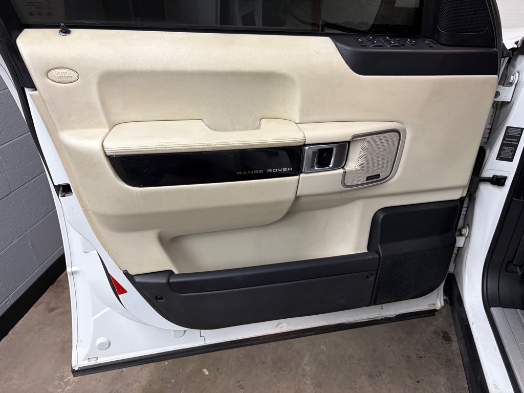 Photo 16 of this LAND ROVER RANGE ROVER