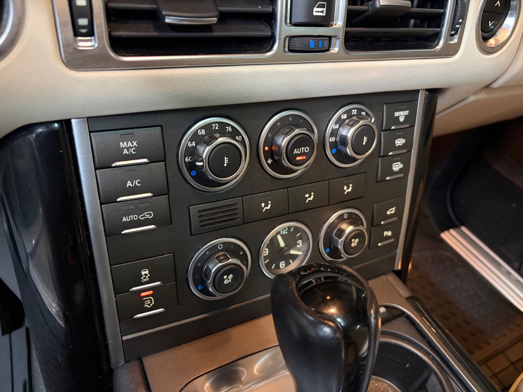 Photo 26 of this LAND ROVER RANGE ROVER