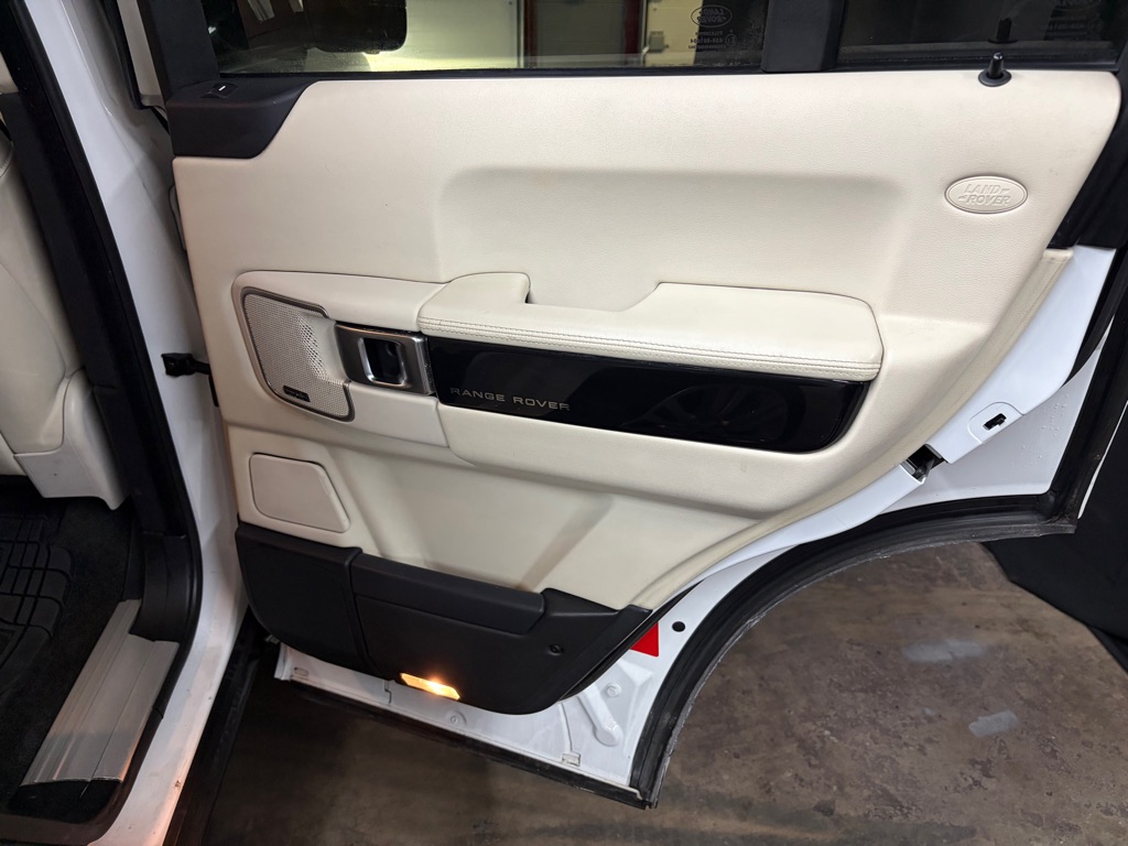 Photo 32 of this LAND ROVER RANGE ROVER