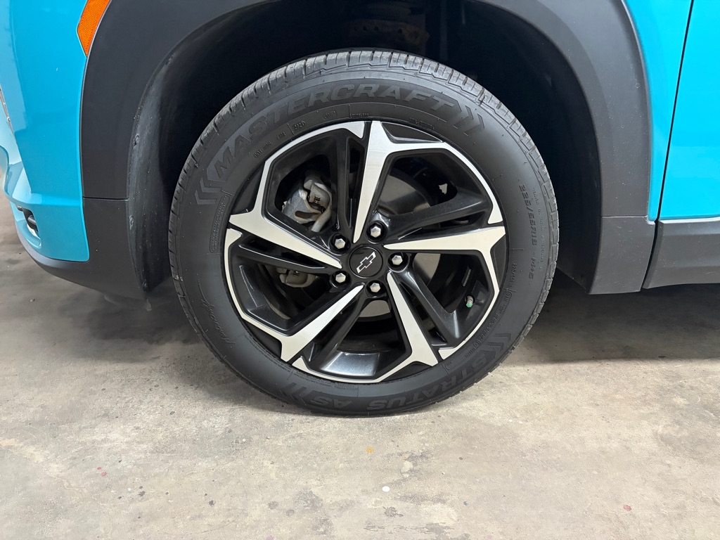 Photo 3 of this CHEVROLET TRAILBLAZER