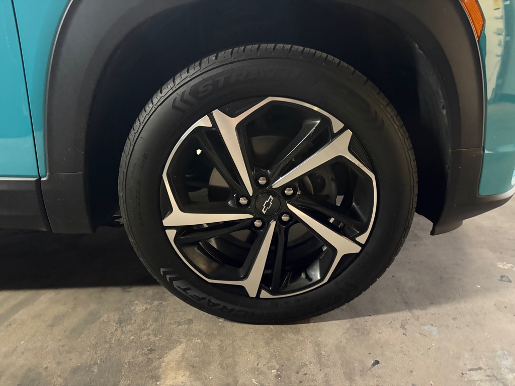 Photo 13 of this CHEVROLET TRAILBLAZER