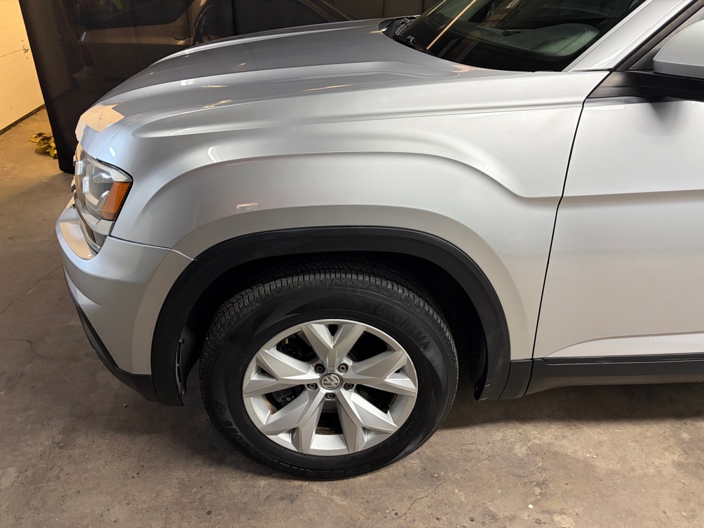 Photo 2 of this VOLKSWAGEN ATLAS