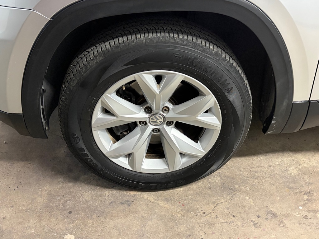 Photo 3 of this VOLKSWAGEN ATLAS