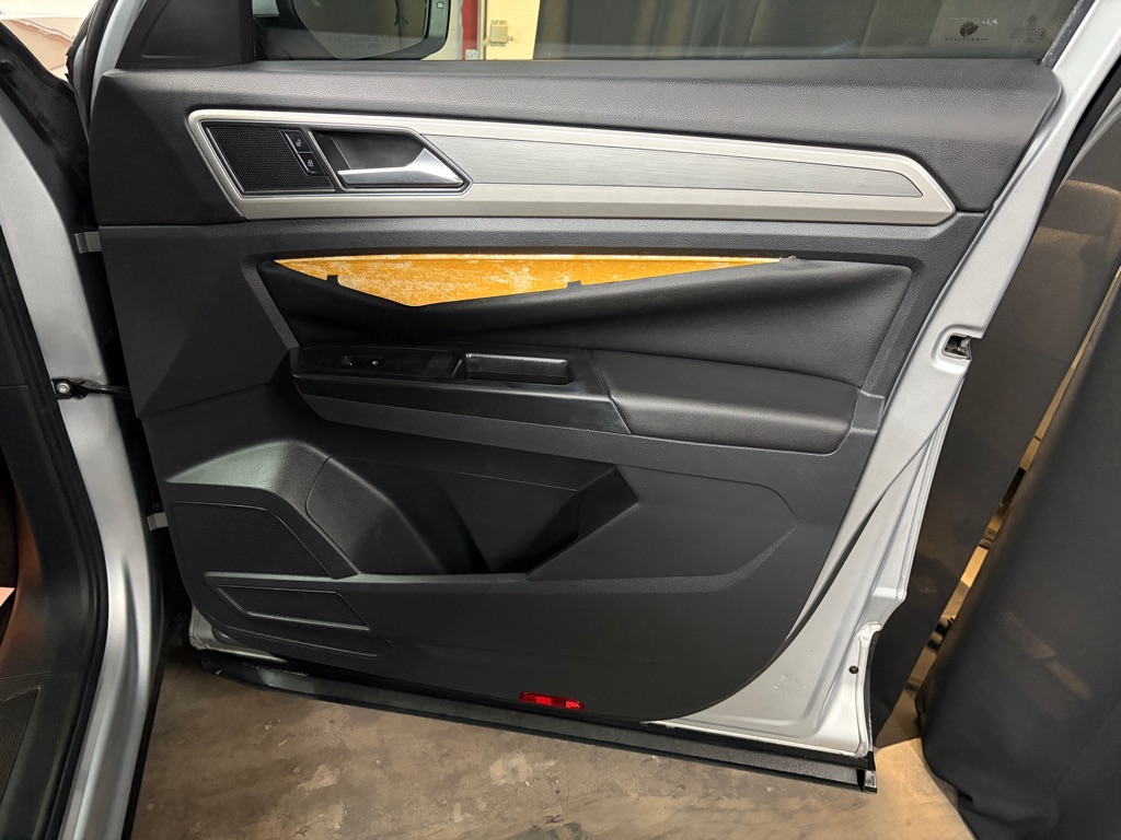 Photo 21 of this VOLKSWAGEN ATLAS