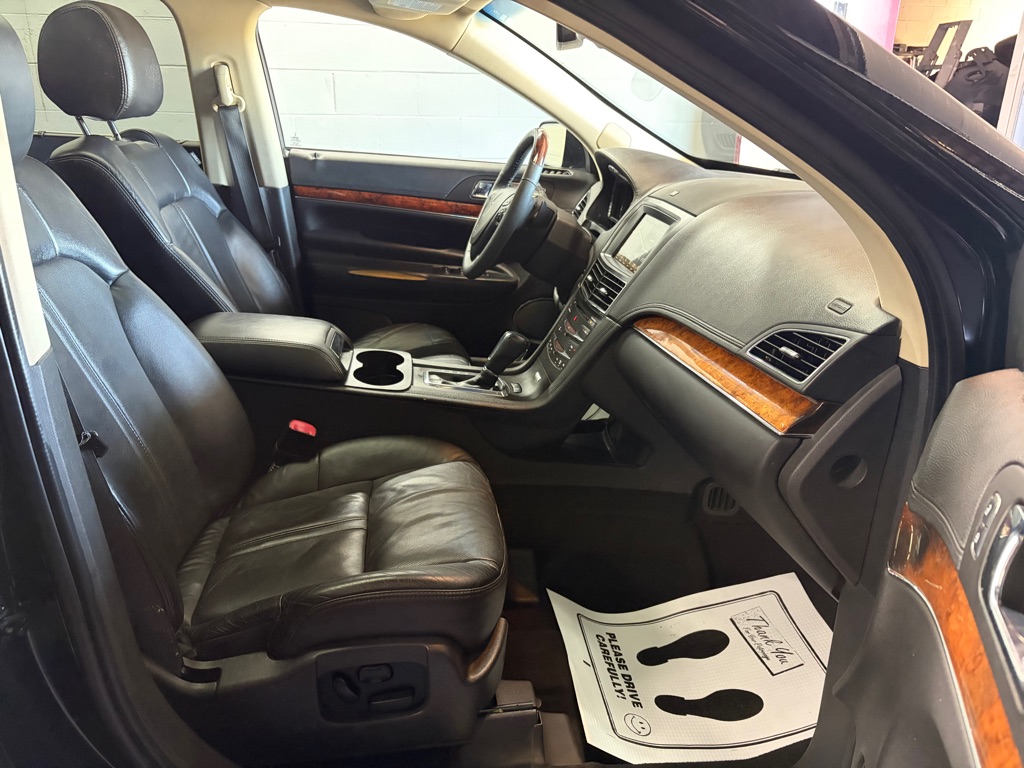 Photo 25 of this LINCOLN MKT