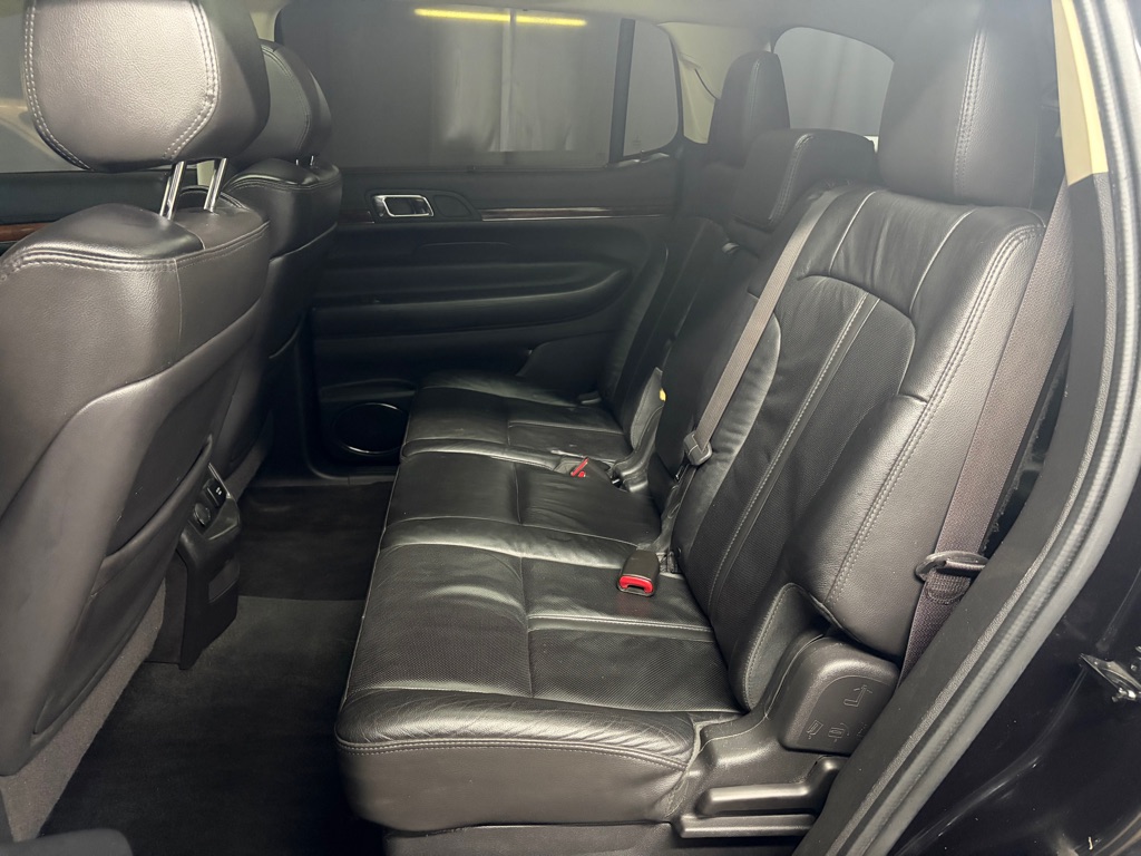 Photo 12 of this LINCOLN MKT