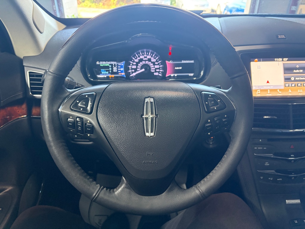 Photo 15 of this LINCOLN MKT