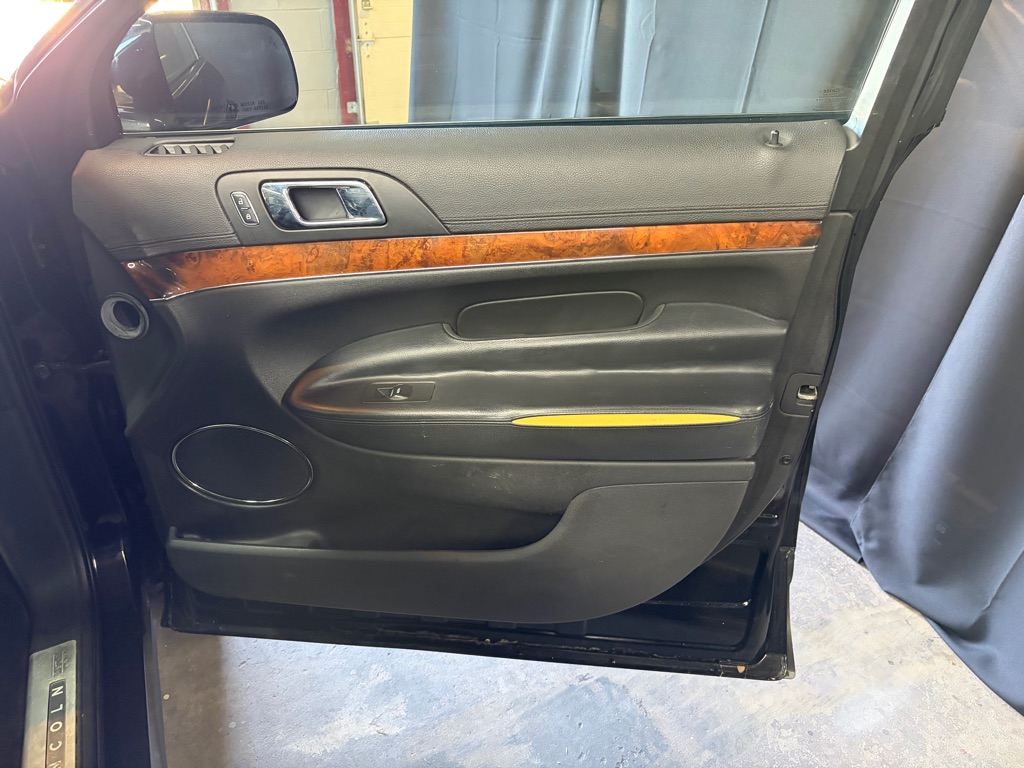 Photo 24 of this LINCOLN MKT