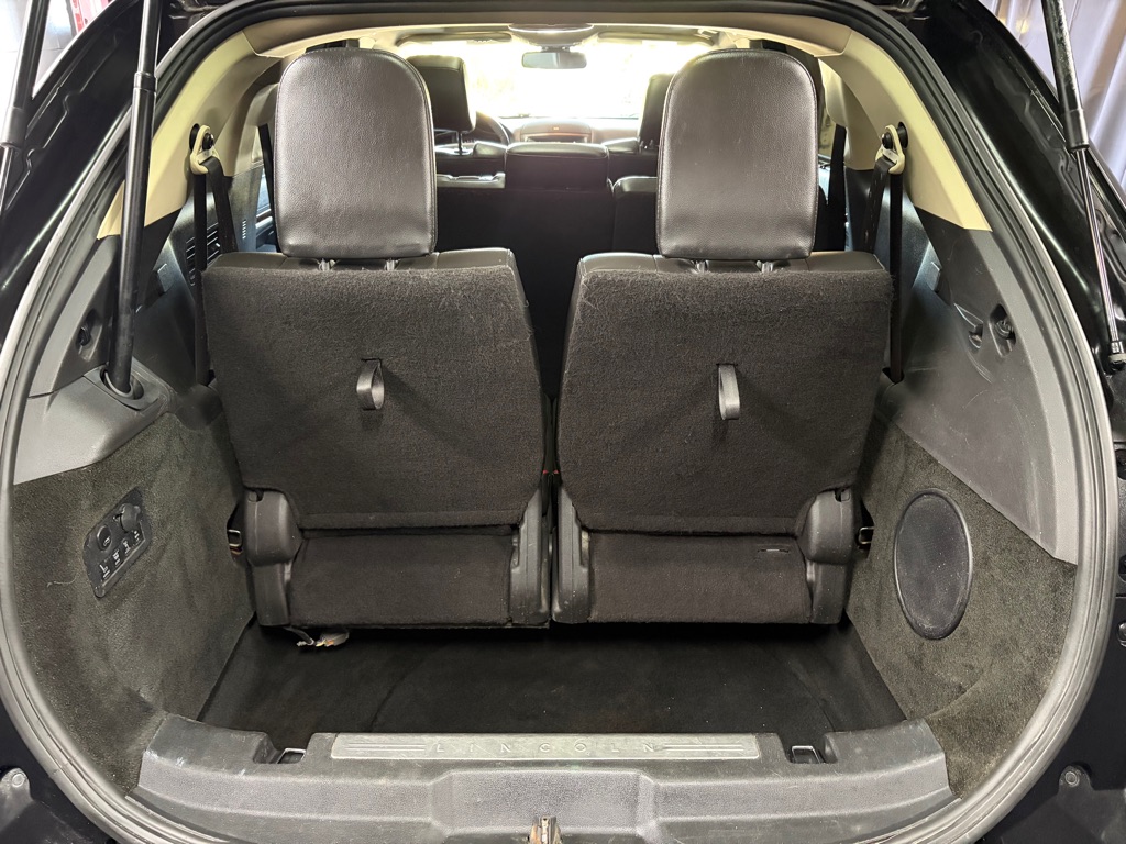 Photo 21 of this LINCOLN MKT