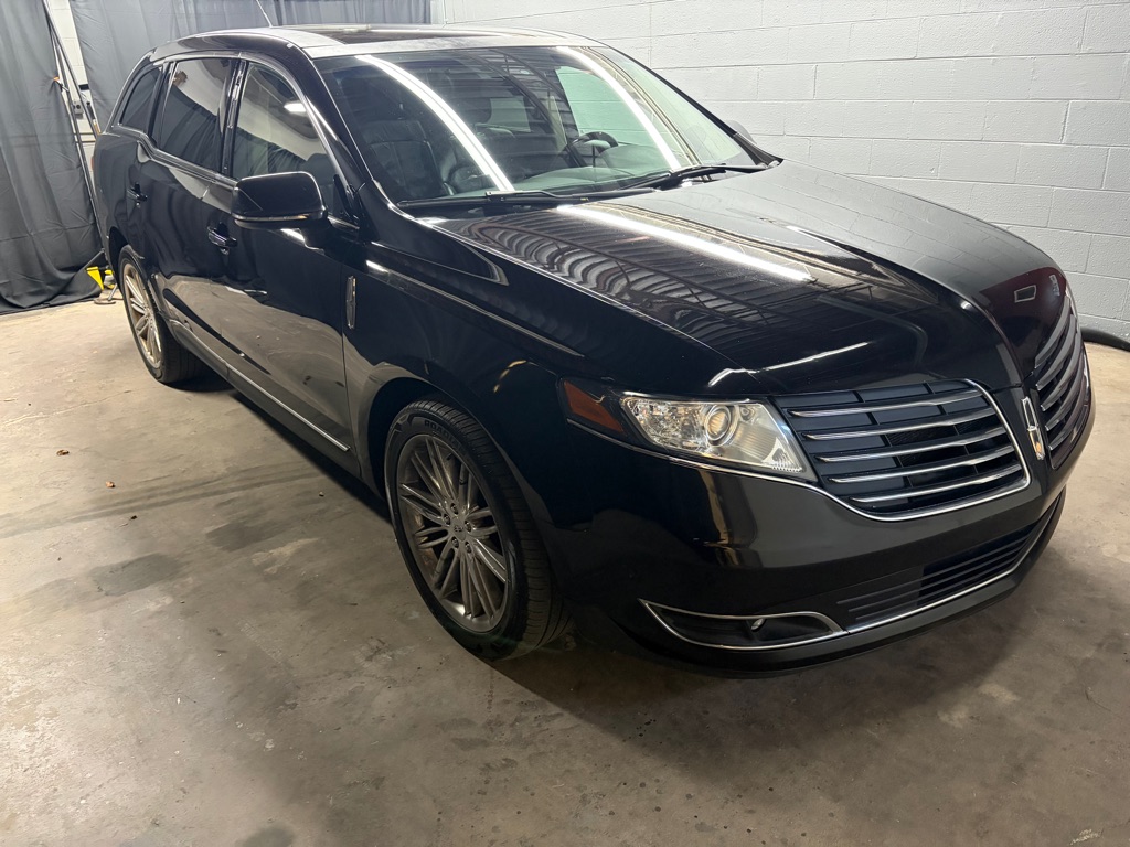 Photo 9 of this LINCOLN MKT